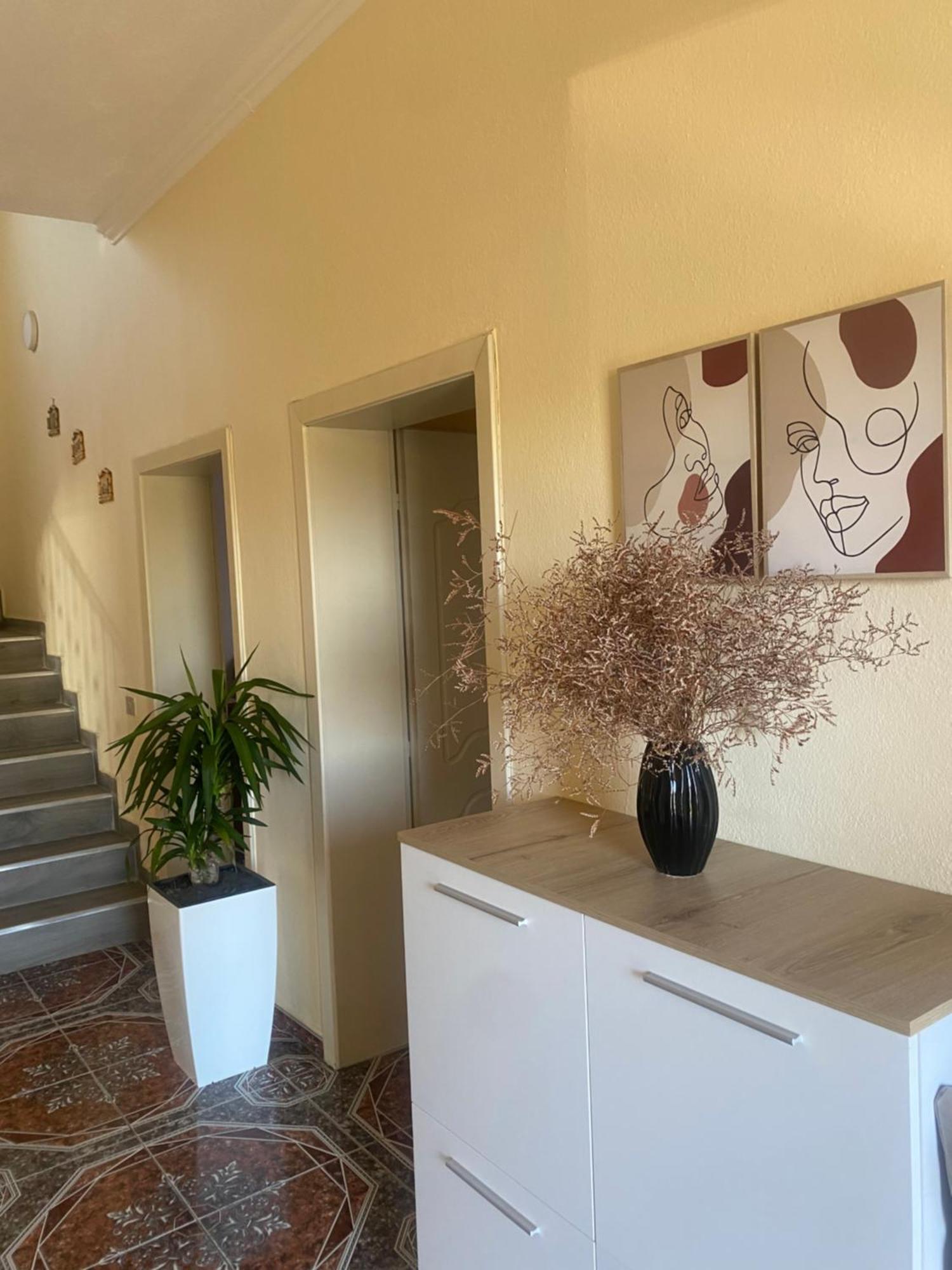 The Hideaway Guesthouse Bahçallëk Екстериор снимка