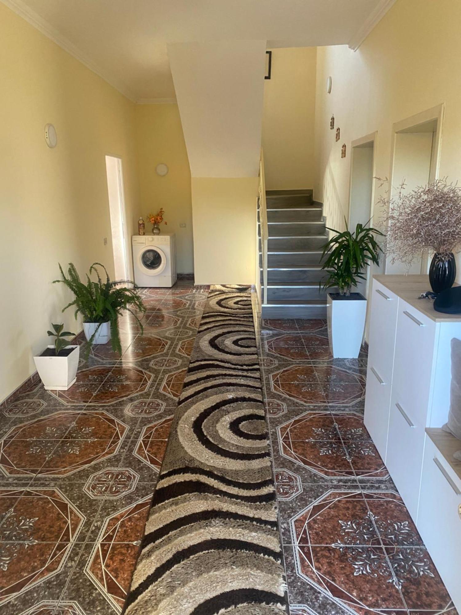 The Hideaway Guesthouse Bahçallëk Екстериор снимка