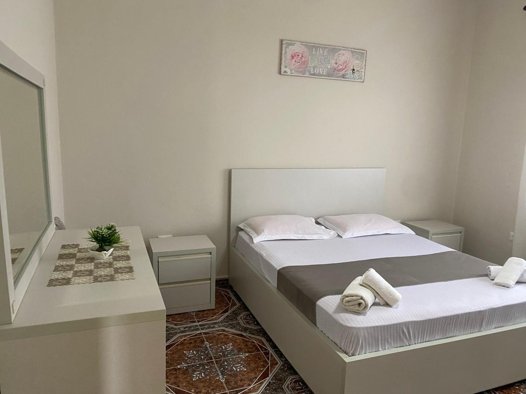 The Hideaway Guesthouse Bahçallëk Екстериор снимка