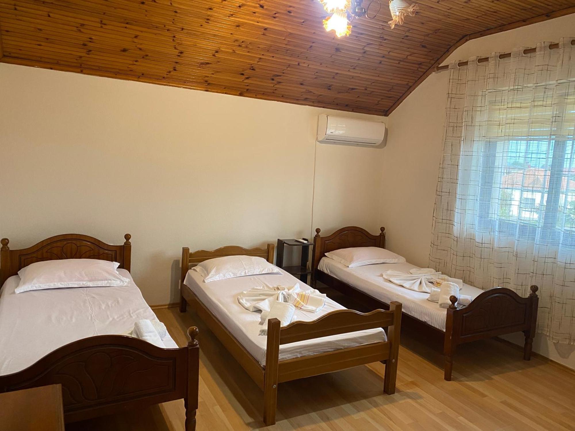 The Hideaway Guesthouse Bahçallëk Екстериор снимка